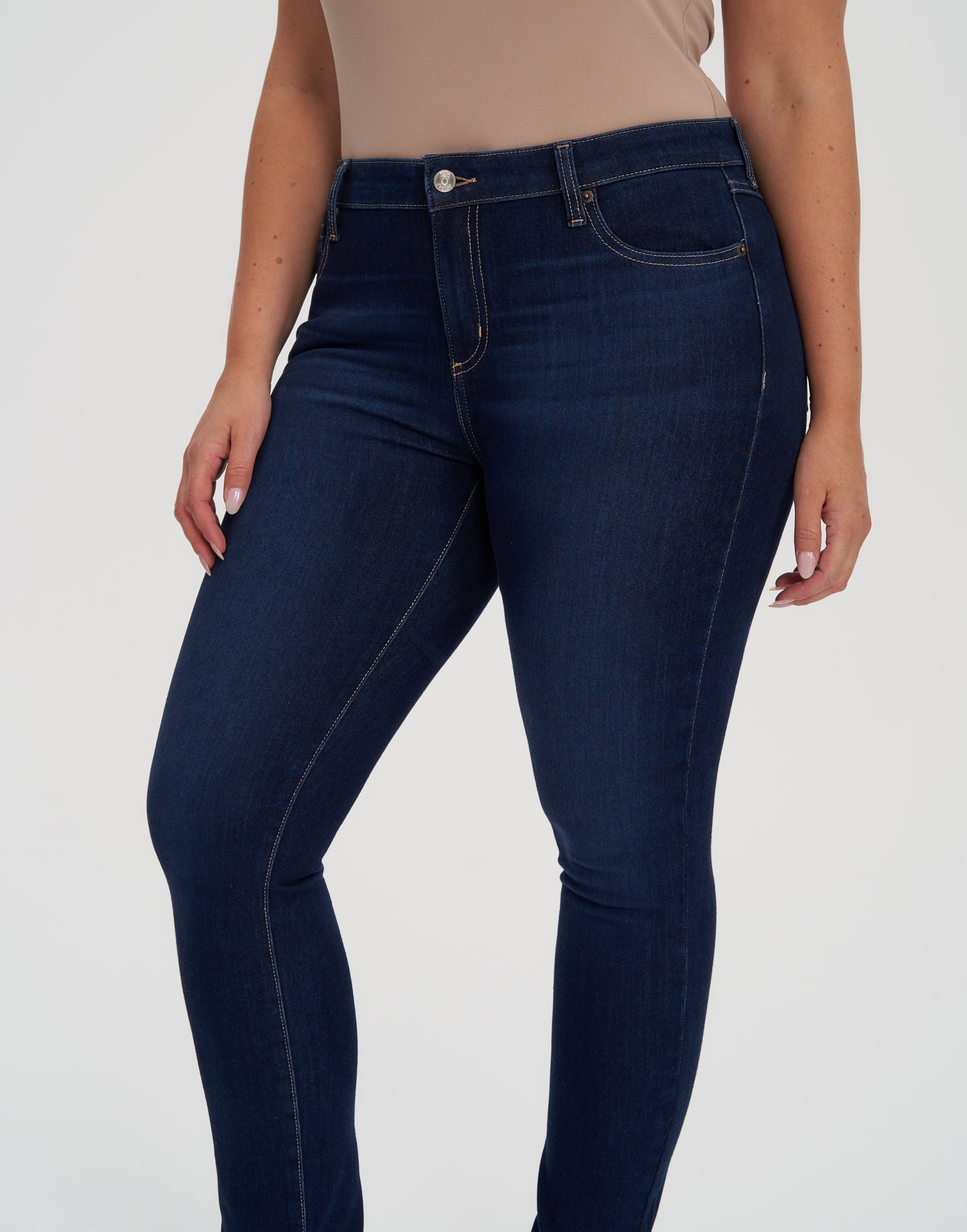 jean indigo fonce coupe etroite