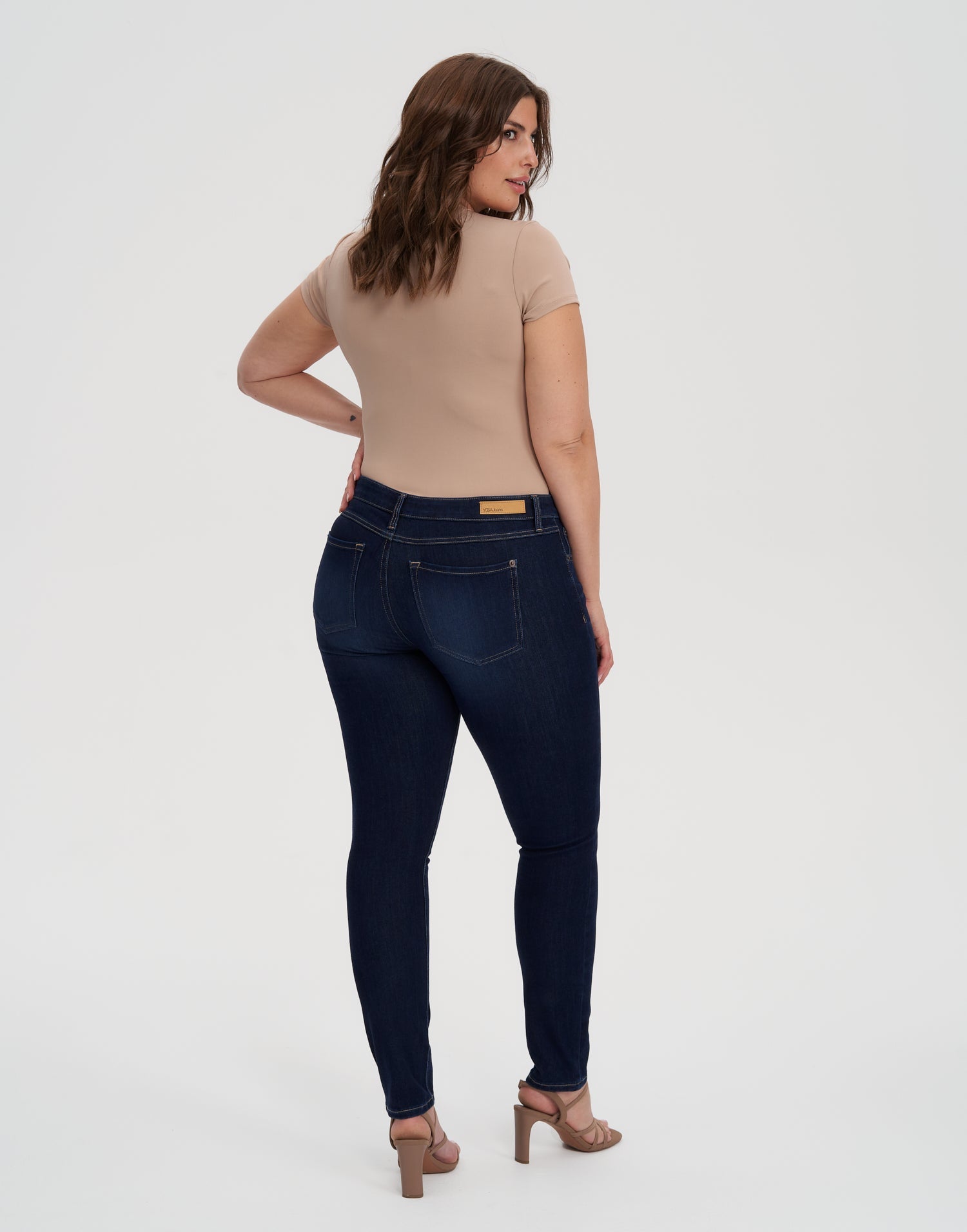 jean indigo fonce coupe etroite