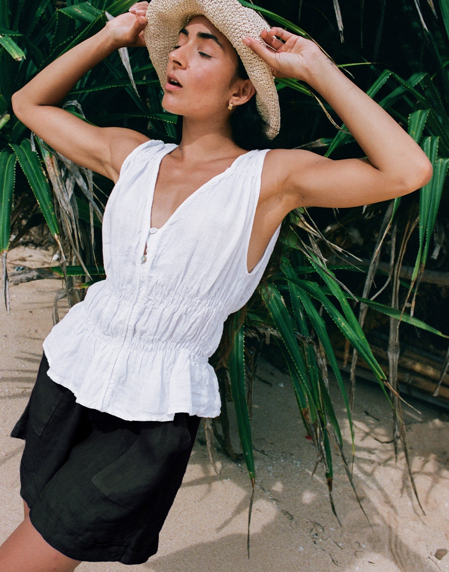 WILLA WIDE LEG LINEN SHORTS / BLACK